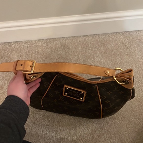 Louis Vuitton Purse - Picture 9 of 13